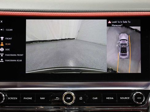 Used 2021 Bentley Flying Spur V8 image 26