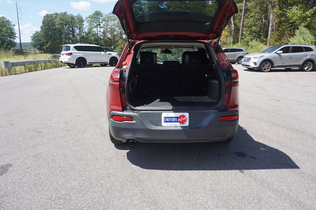 Used 2017 Jeep Cherokee Sport FWD image 13