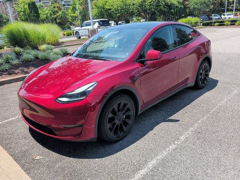 Used 2025 Tesla Model Y Long Range RWD image 2