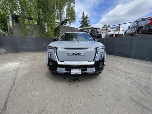Used 2025 GMC Sierra EV Denali AWD/4WD image 9