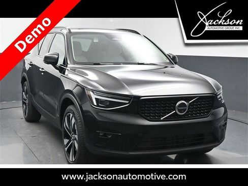 New 2025 Volvo XC40 B5 Ultra image 2
