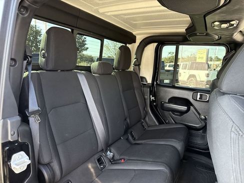 Used 2023 Jeep Gladiator Sport w/ Off Road Group image 23