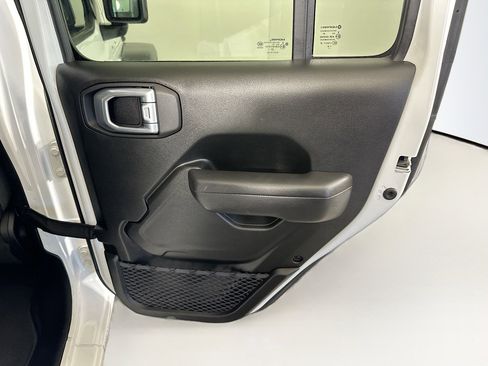 Used 2025 Jeep Wrangler Sport S image 28