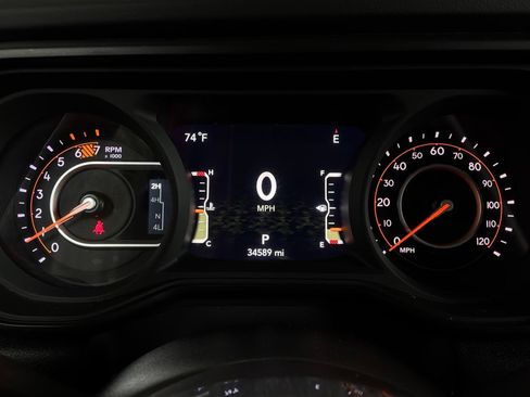 Used 2025 Jeep Wrangler Unlimited Sahara AWD/4WD image 37