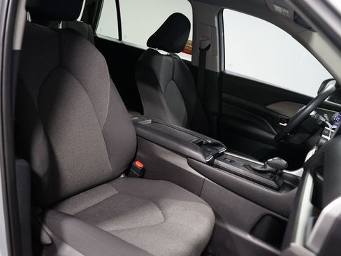 Certified 2025 Toyota Grand Highlander FWD image 27