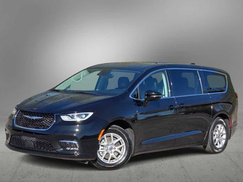 Certified 2024 Chrysler Pacifica Touring-L image 1