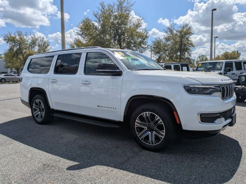 Used 2024 Jeep Wagoneer L Series II image 11