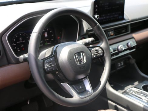 Used 2025 Honda Pilot Elite image 19