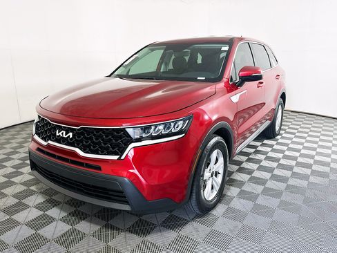 Used 2023 Kia Sorento LX FWD image 7