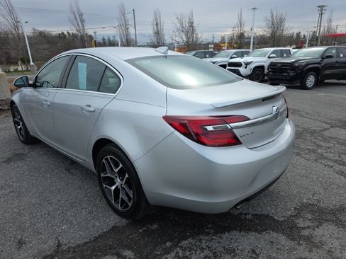 Used 2017 Buick Regal Sport Touring image 4