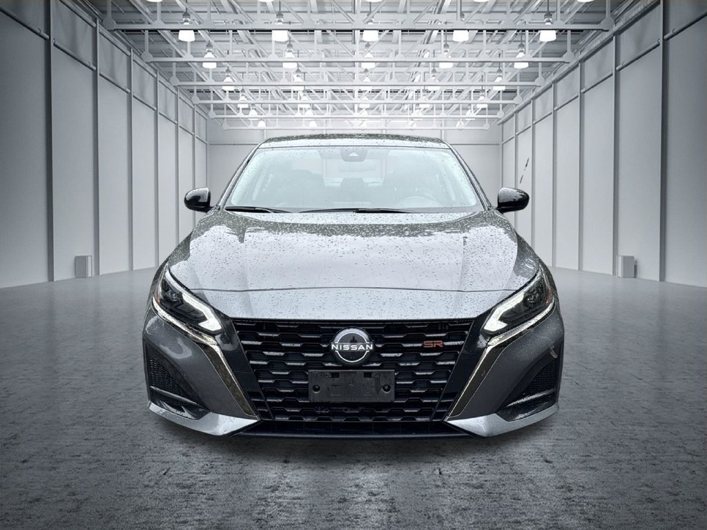 Used 2025 Nissan Altima 2.5 SR FWD image 2
