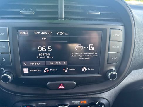 Used 2024 Kia Soul LX w/ Option Group 015 FWD image 12