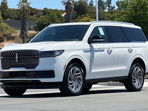 New 2026 Lincoln Navigator Reserve AWD/4WD image 7