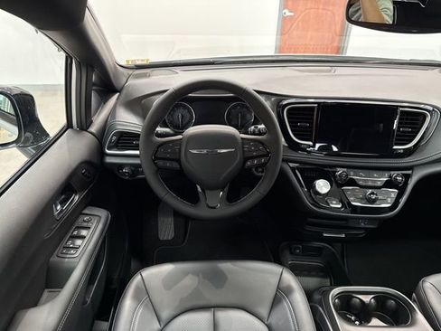 New 2026 Chrysler Pacifica Select w/ S Appearance Package image 37