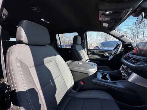 Used 2023 GMC Yukon XL SLE image 32
