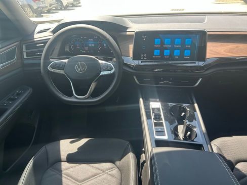 New 2026 Volkswagen Atlas SE FWD image 9