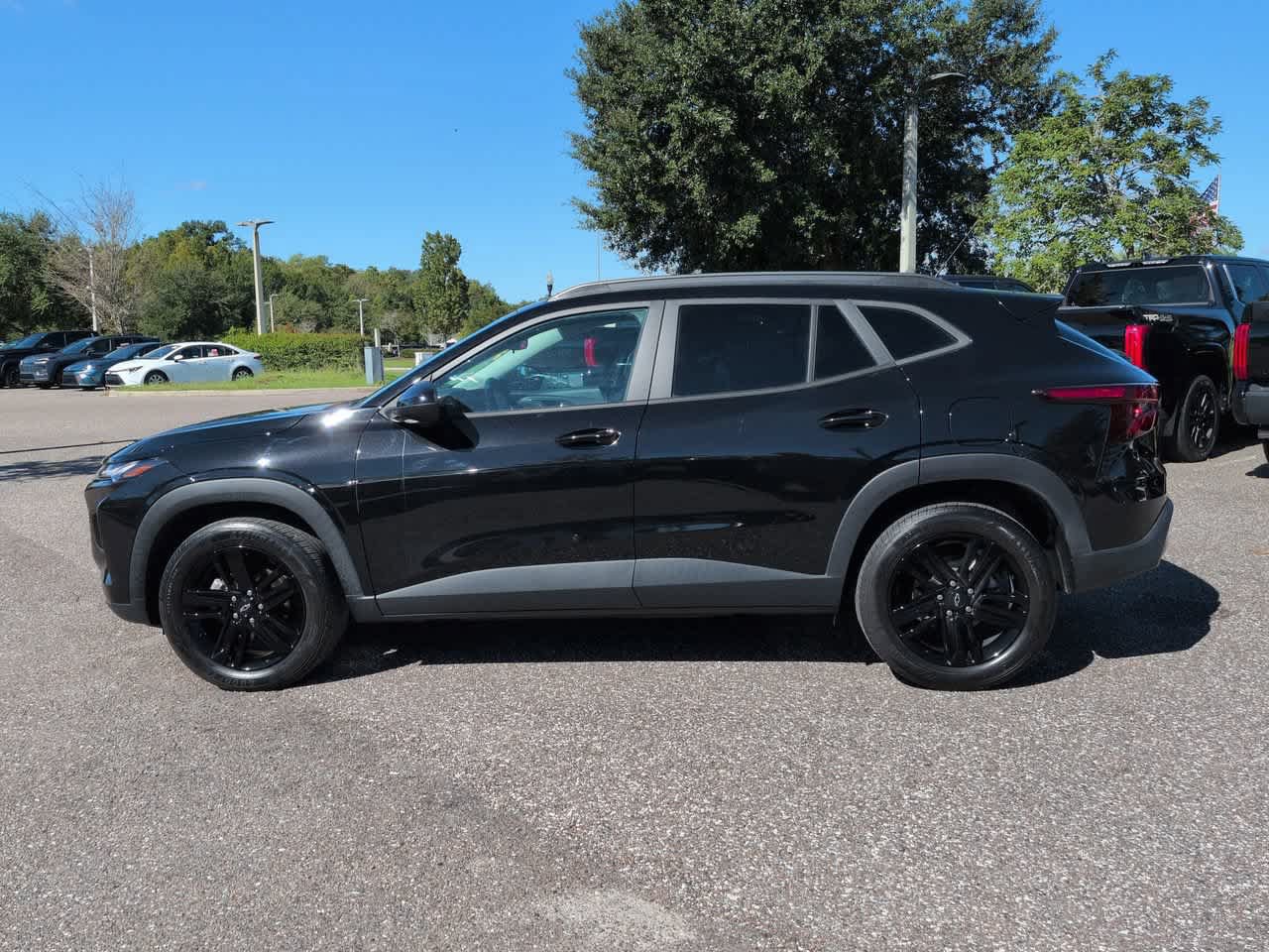 Used 2024 Chevrolet Trax ACTIV w/ Sunroof Package FWD image 3
