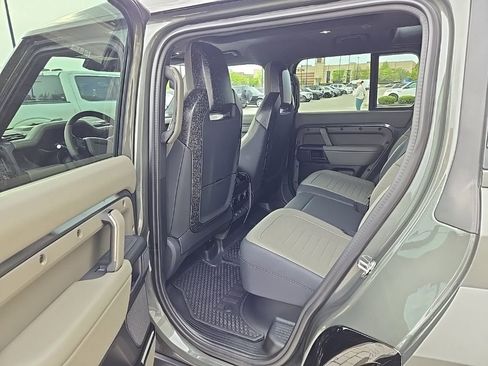 Used 2025 Land Rover Defender 110 image 16