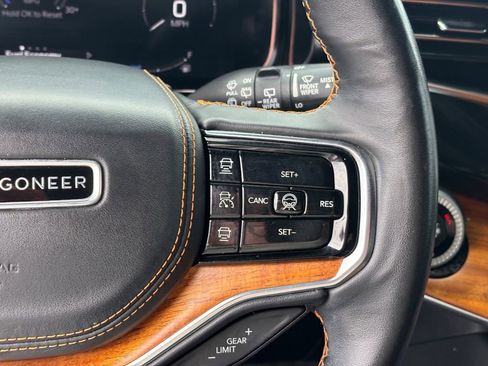 Used 2022 Jeep Grand Wagoneer Series III w/ Rear Seat Video Group 1 AWD/4WD image 17