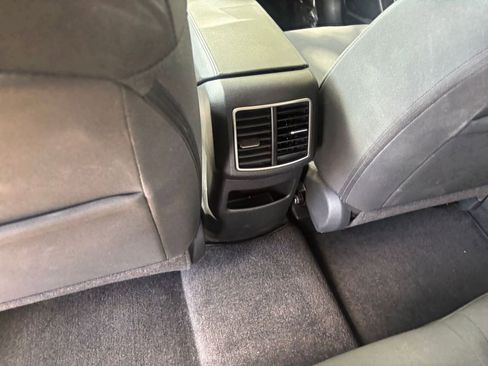 Used 2025 Kia Sportage LX FWD image 23