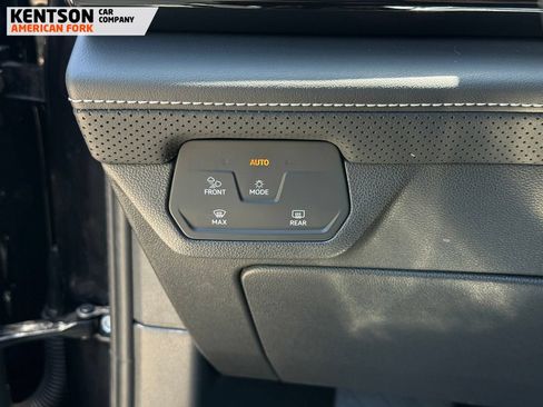 Used 2025 Volkswagen Atlas Cross Sport SE AWD/4WD image 16