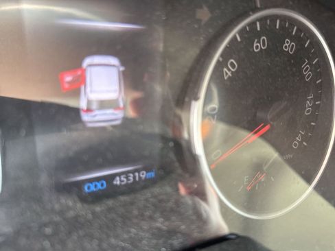 Used 2020 Toyota RAV4 XLE w/ Convenience Package FWD image 7