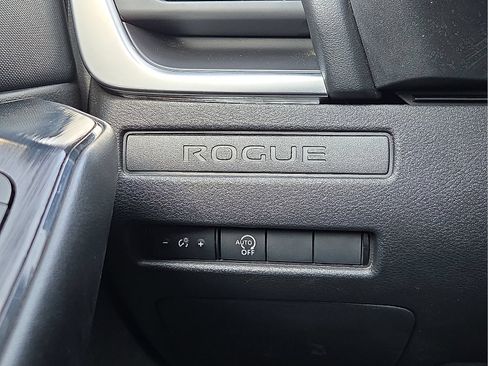 Used 2024 Nissan Rogue S FWD image 21
