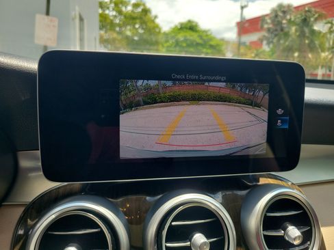 Used 2020 Mercedes-Benz GLC 300 w/ Premium Package image 27
