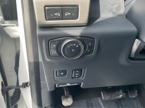 Used 2022 Ford F250 Lariat w/ Tremor Off-Road Package image 13