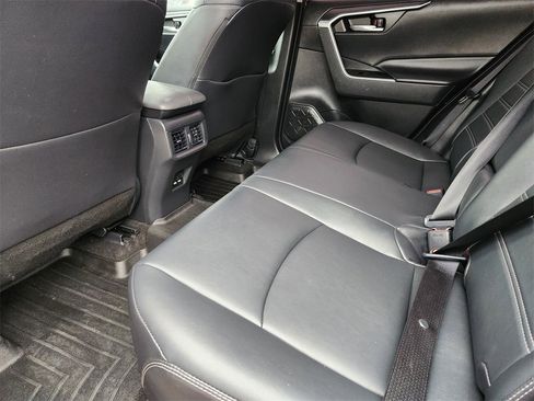 Used 2021 Toyota RAV4 XLE Premium image 22