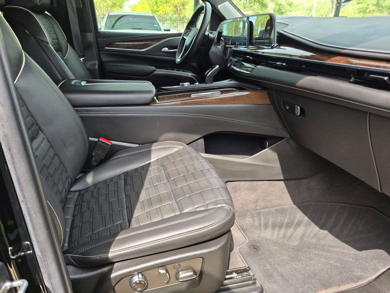 Used 2022 Cadillac Escalade Sport Platinum w/ Heavy-Duty Trailer Package AWD/4WD image 28