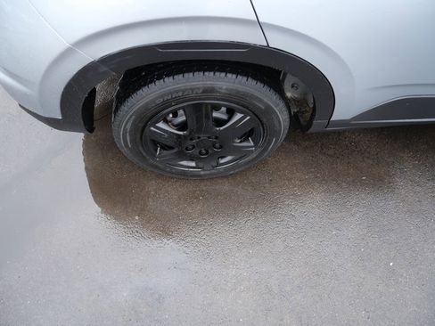 Used 2020 Hyundai Venue SE image 32