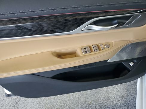 Used 2022 BMW 740i w/ M Sport Package RWD image 14