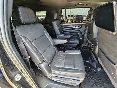 Used 2022 Chevrolet Suburban Z71 w/ Z71 Off-Road Package AWD/4WD image 39