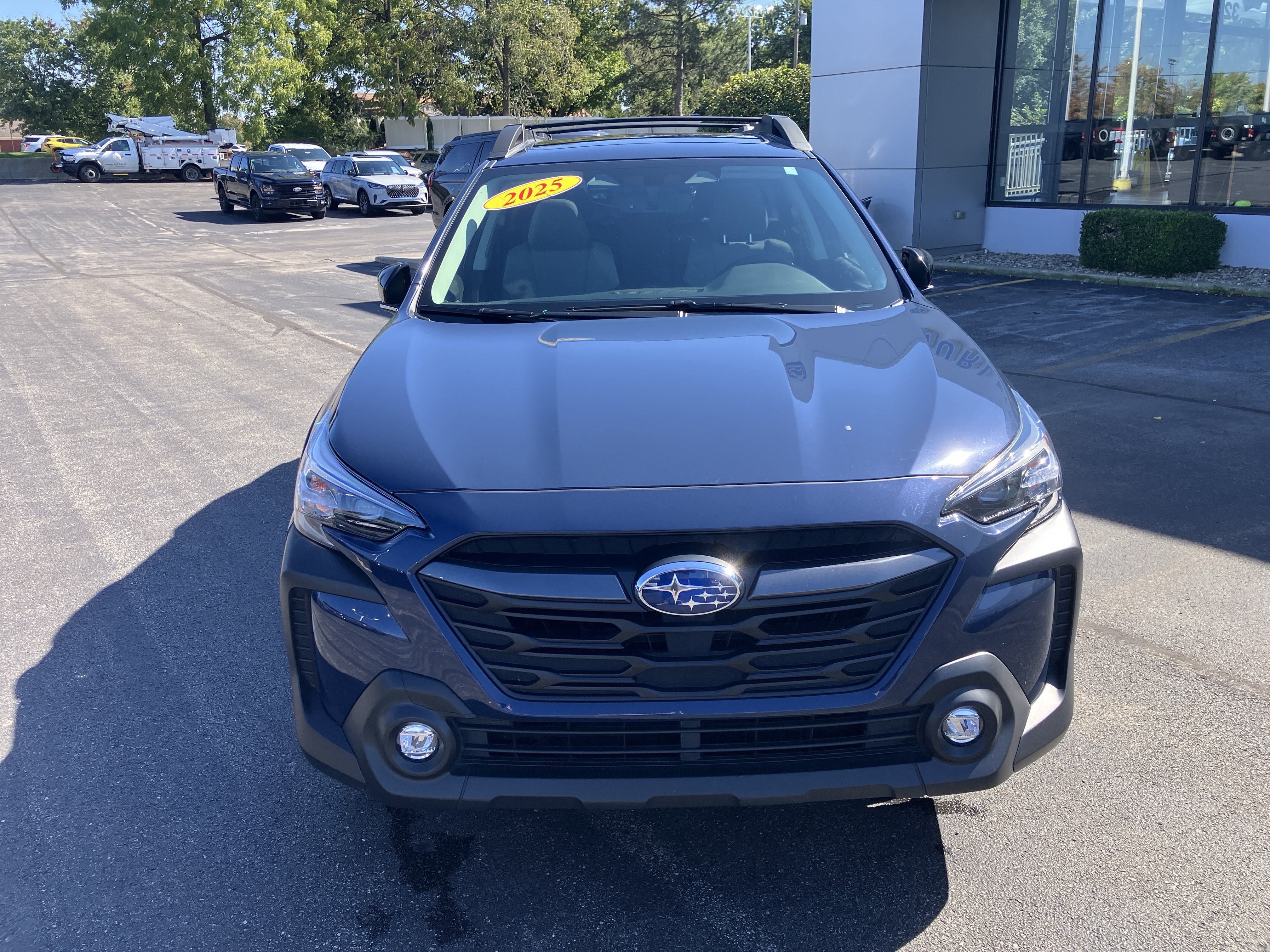 Used 2025 Subaru Outback Premium w/ Popular Package #1A AWD/4WD image 2