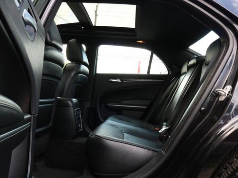 Used 2011 Chrysler 300 C AWD/4WD image 36