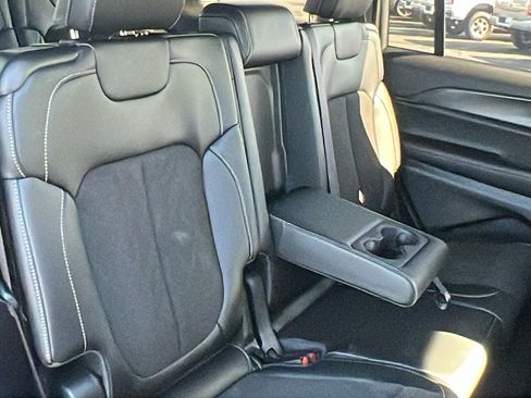 New 2025 Jeep Grand Cherokee L Laredo image 19