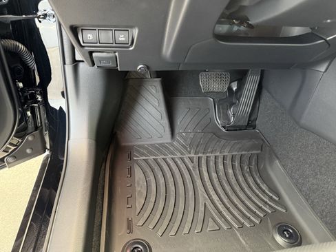 Certified 2025 Toyota Prius Plug-In Hybrid image 12