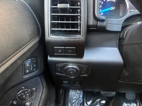 Used 2018 Ford Expedition Limited w/ Equipment Group 301A RWD image 19
