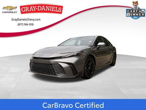 Used 2025 Toyota Camry SE FWD image 1