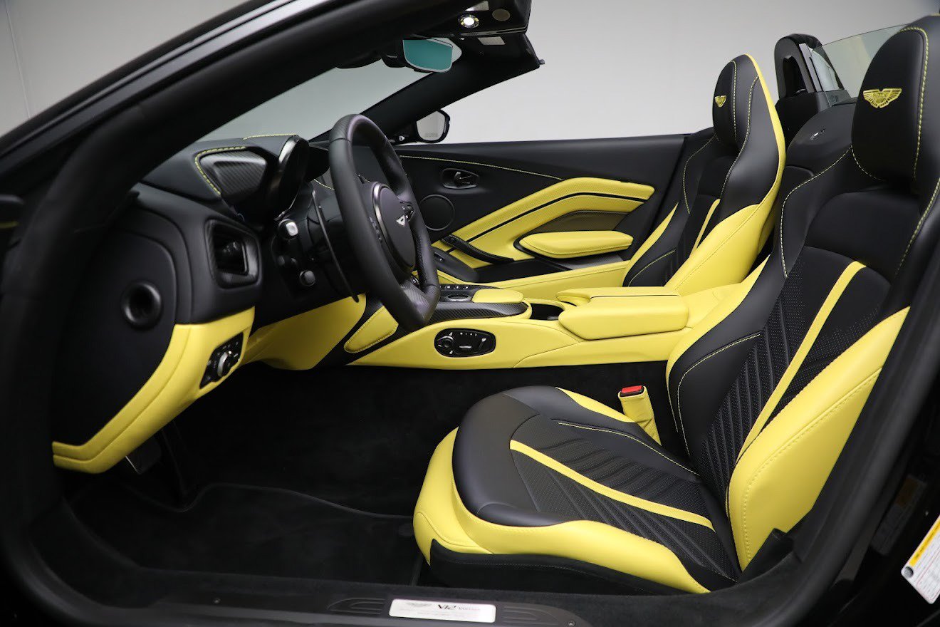Used 2023 Aston Martin V12 Vantage Roadster RWD image 20
