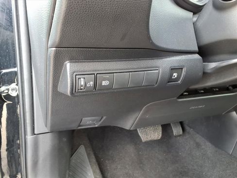 Certified 2025 Toyota Corolla LE image 18