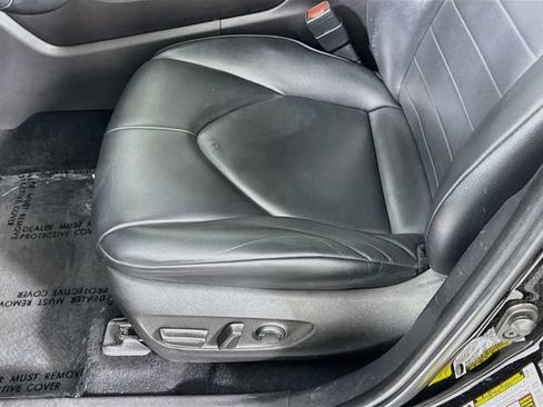 Used 2022 Toyota Highlander XLE FWD image 18