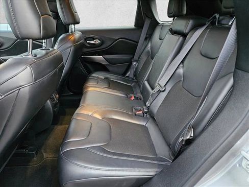 Used 2020 Jeep Cherokee Latitude Plus image 13