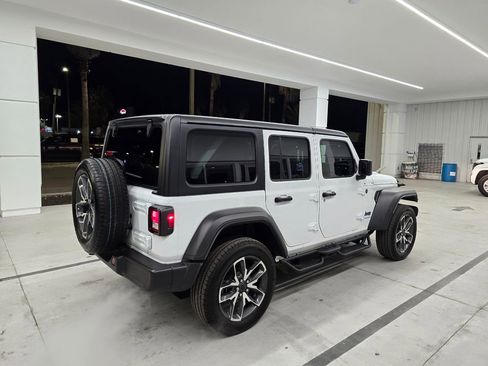 Used 2025 Jeep Wrangler Sport S image 7
