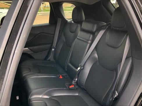Used 2019 Jeep Cherokee Latitude Plus FWD image 21