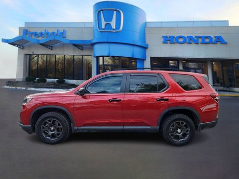 Certified 2023 Honda Pilot TrailSport image 4