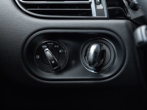 Certified 2026 Porsche Macan AWD/4WD image 17