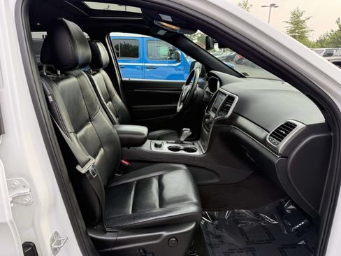 Used 2018 Jeep Grand Cherokee Limited w/ Trailer Tow Group IV AWD/4WD image 15
