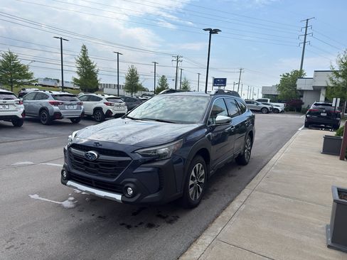 Used 2025 Subaru Outback Touring AWD/4WD image 7